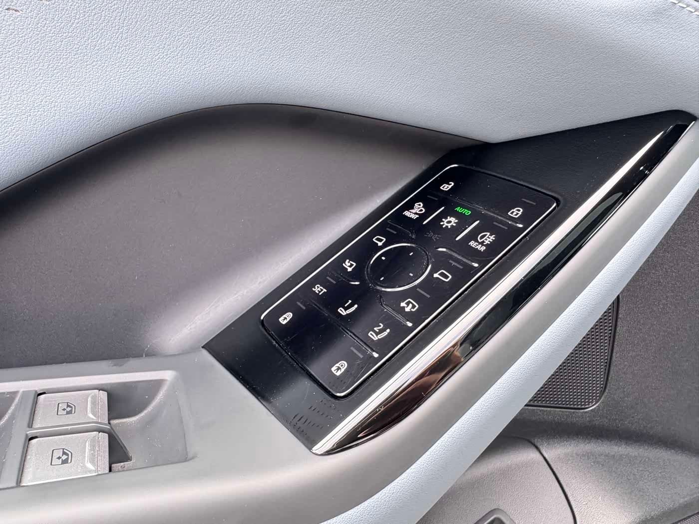 2025 Audi Q6L e-tron 银灰色, 6,000 km, China export – photo 19