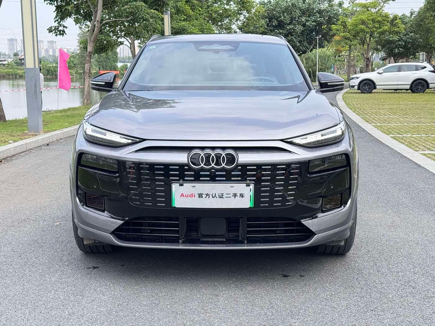 2025 Audi Q6L e-tron 银灰色, 6,000 km, China export – photo 2