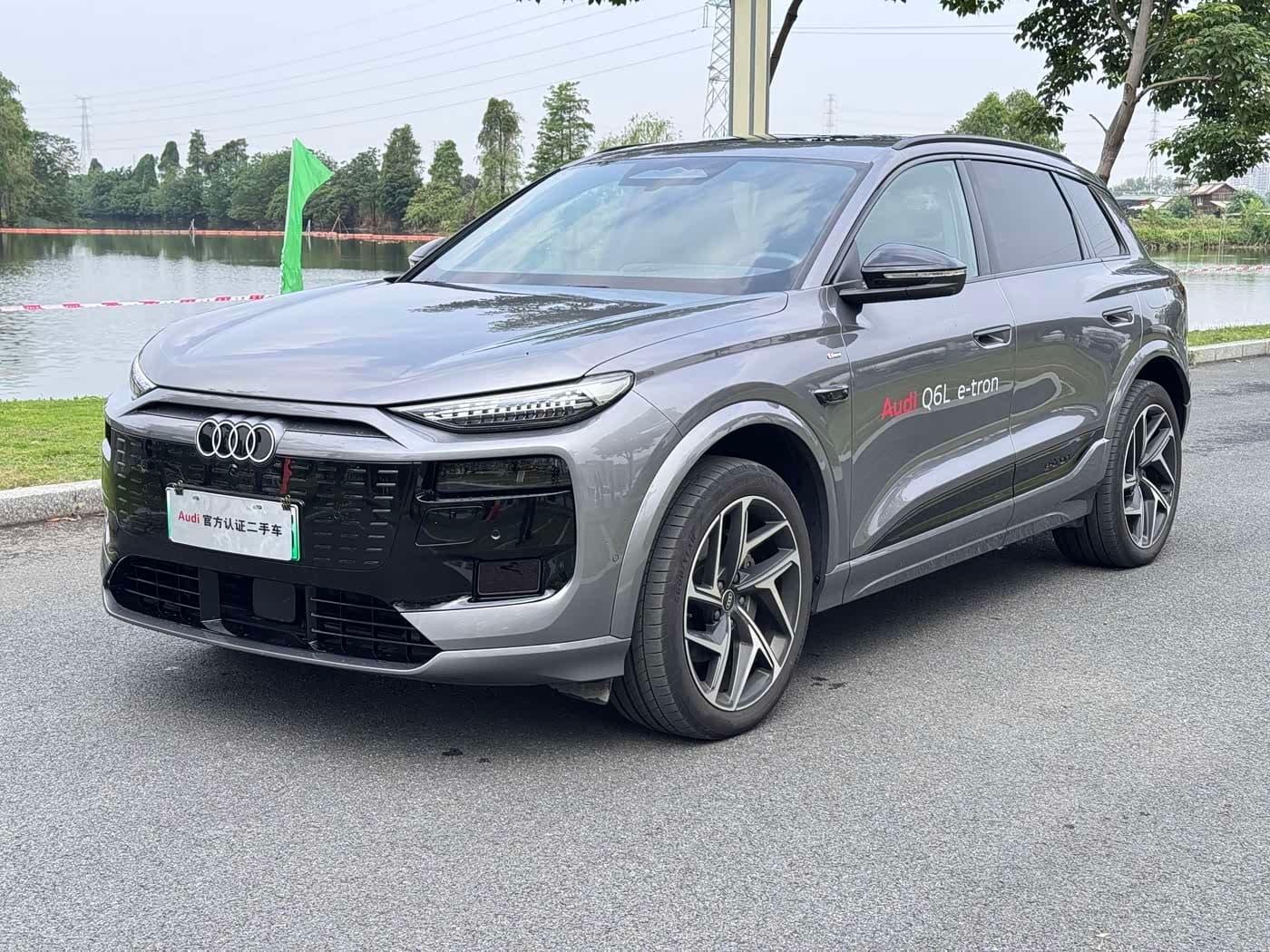 2025 Audi Q6L e-tron 银灰色, 6,000 km, China export – photo 1