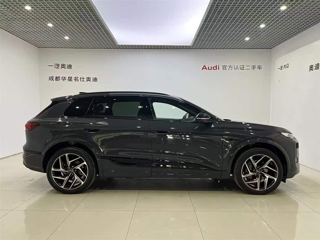 2025 Audi Q6L e-tron 银灰色, 5,600 km, China export – photo 3