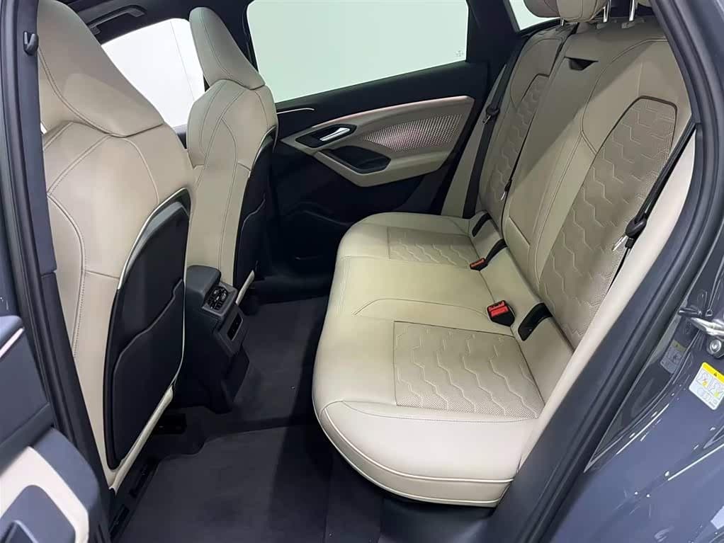 2025 Audi Q6L e-tron 银灰色, 5,600 km, China export – photo 15