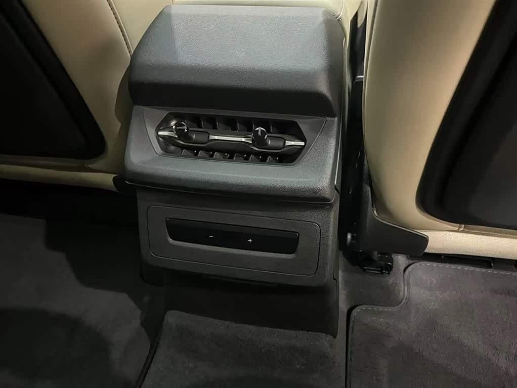 2025 Audi Q6L e-tron 银灰色, 5,600 km, China export – photo 16