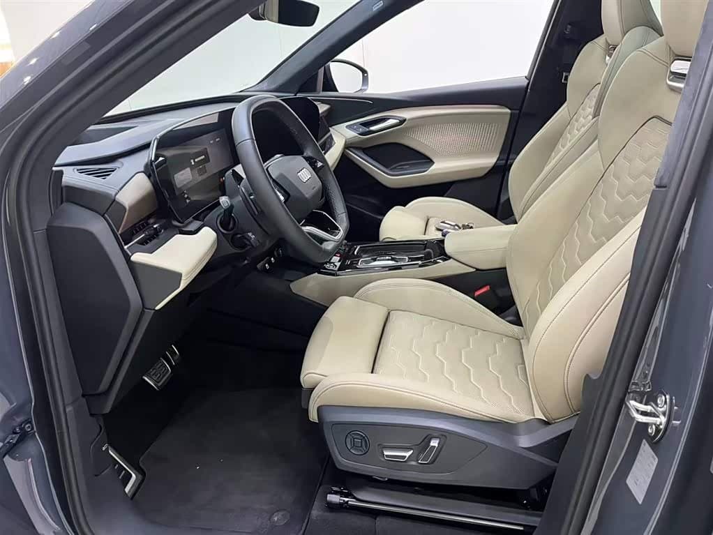 2025 Audi Q6L e-tron 银灰色, 5,600 km, China export – photo 13