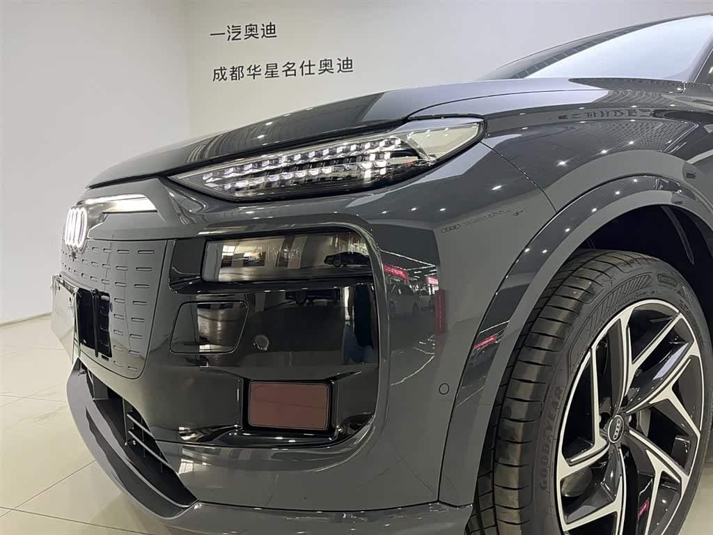 2025 Audi Q6L e-tron 银灰色, 5,600 km, China export – photo 6