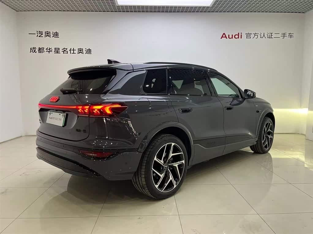 2025 Audi Q6L e-tron 银灰色, 5,600 km, China export – photo 4