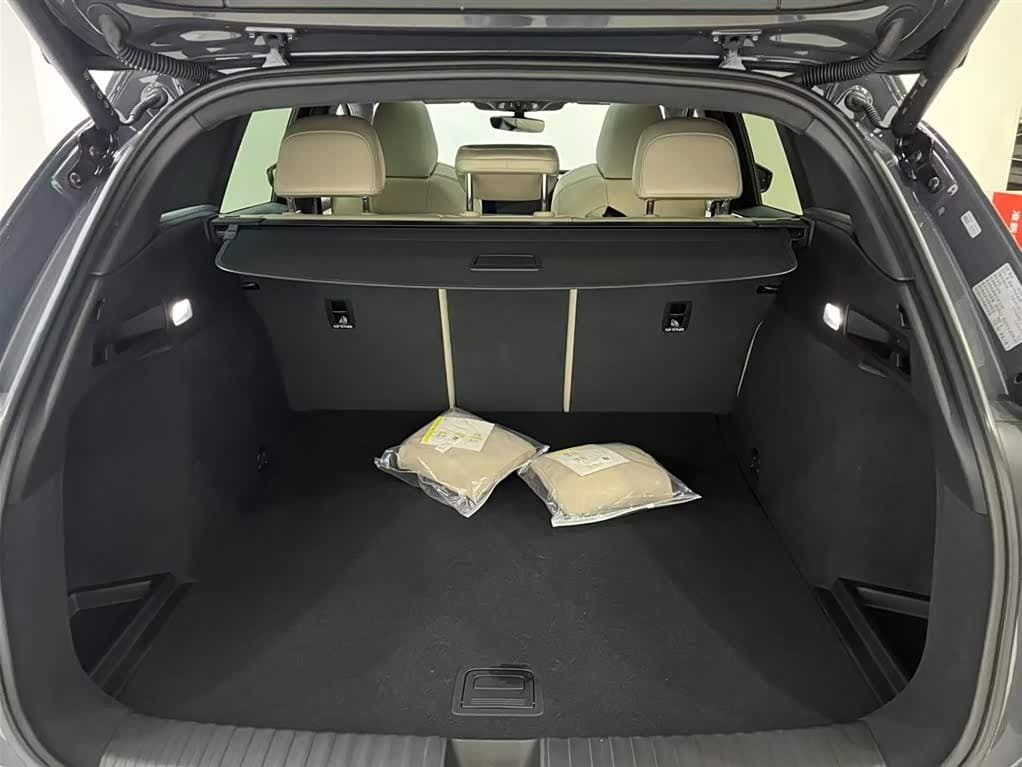 2025 Audi Q6L e-tron 银灰色, 5,600 km, China export – photo 17