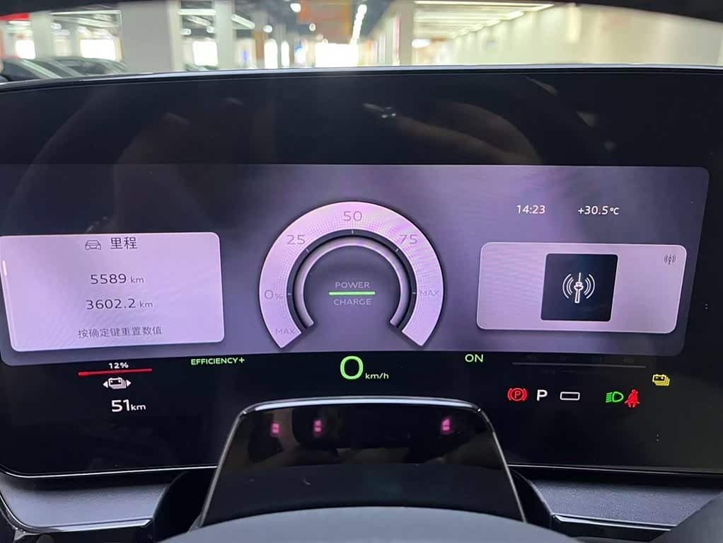 2025 Audi Q6L e-tron 银灰色, 5,600 km, China export – photo 9