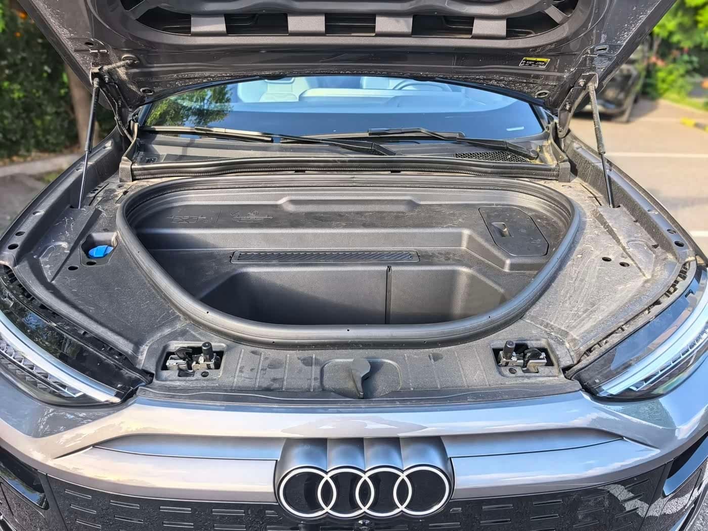 2025 Audi Q6L e-tron 银灰色, 9,700 km, China export – photo 17