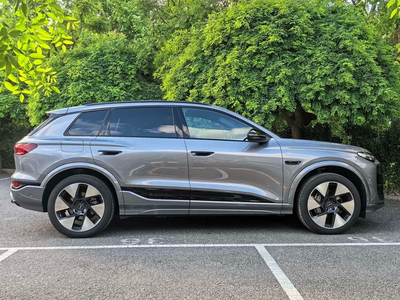 2025 Audi Q6L e-tron 银灰色, 9,700 km, China export – photo 9