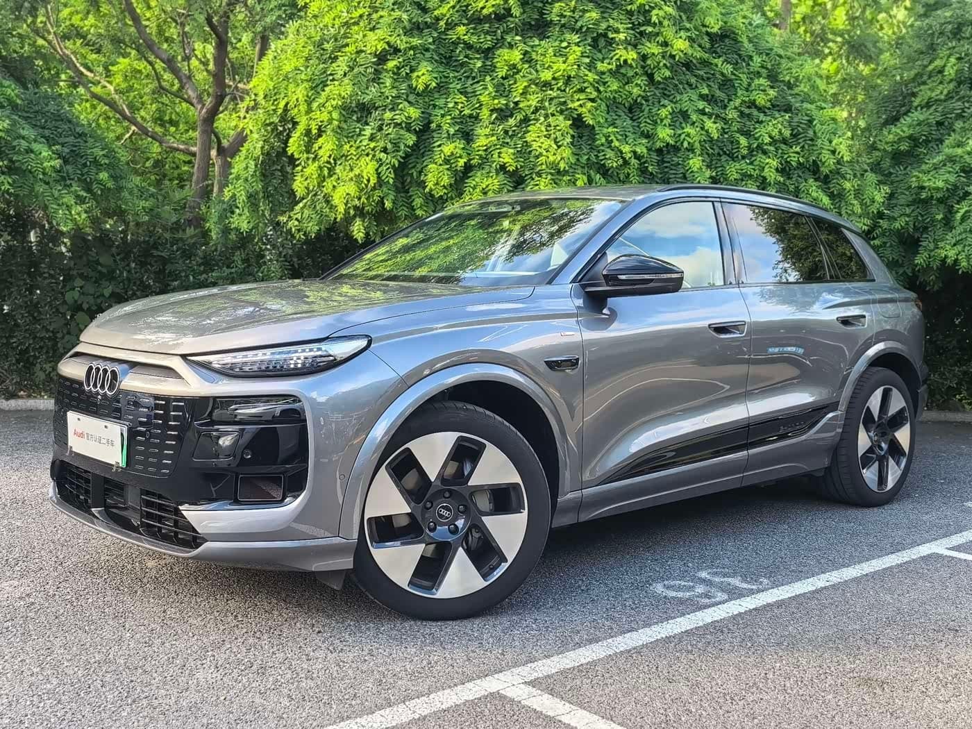 2025 Audi Q6L e-tron 银灰色, 9,700 km, China export – photo 1