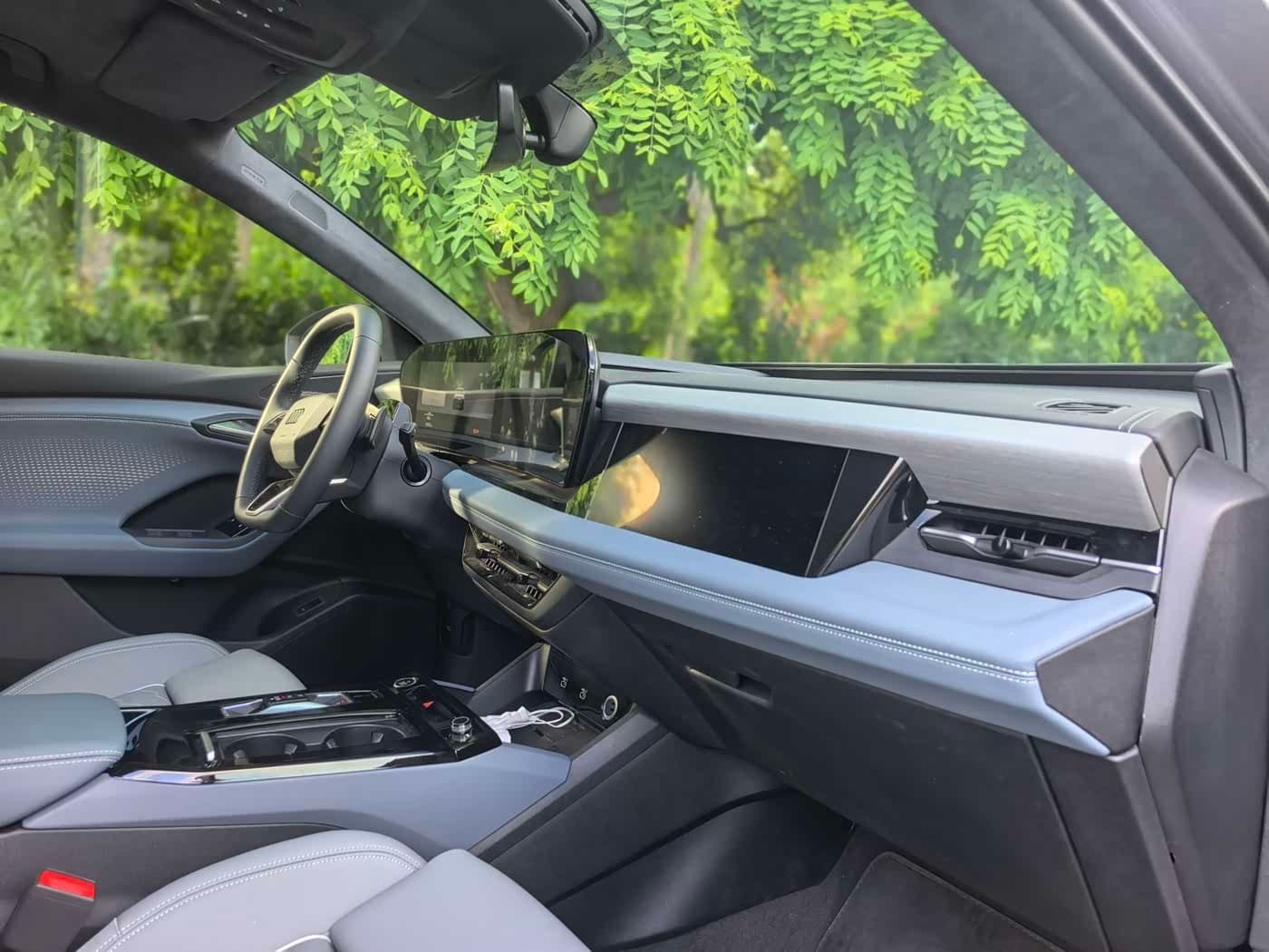 2025 Audi Q6L e-tron 银灰色, 9,700 km, China export – photo 13