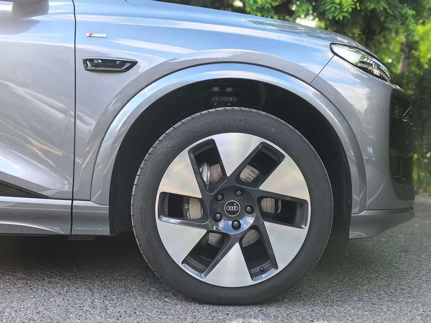 2025 Audi Q6L e-tron 银灰色, 9,700 km, China export – photo 10