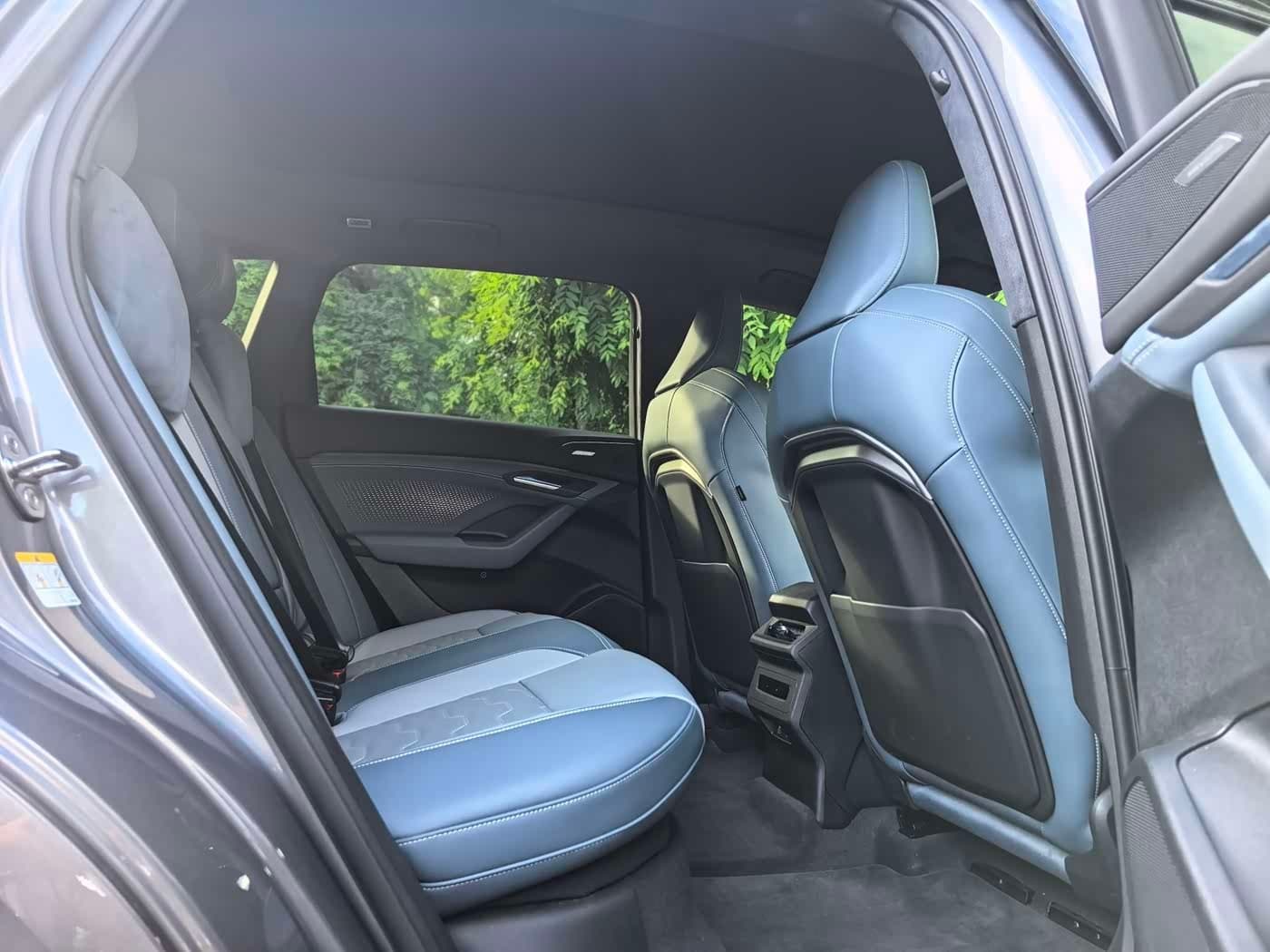2025 Audi Q6L e-tron 银灰色, 9,700 km, China export – photo 11