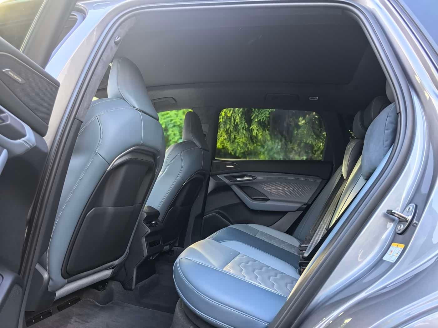 2025 Audi Q6L e-tron 银灰色, 9,700 km, China export – photo 5