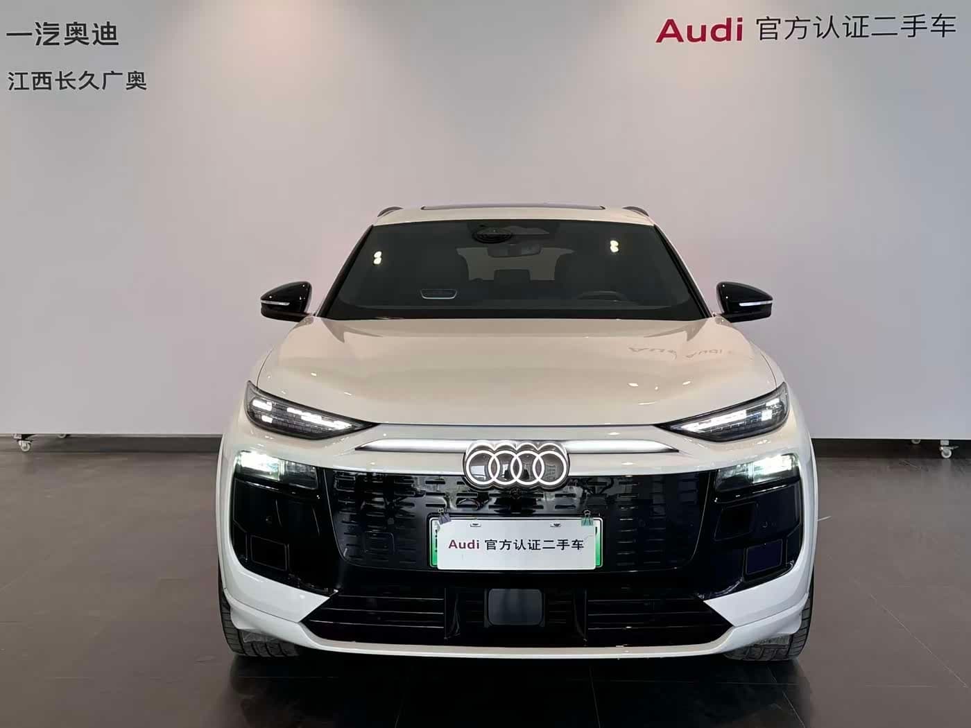 2025 Audi Q6L e-tron White, 9,000 km, China export – photo 2