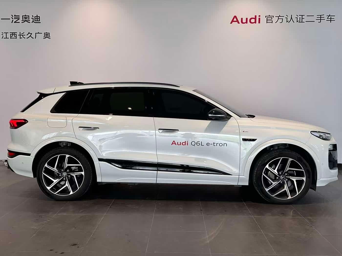 2025 Audi Q6L e-tron White, 9,000 km, China export – photo 3