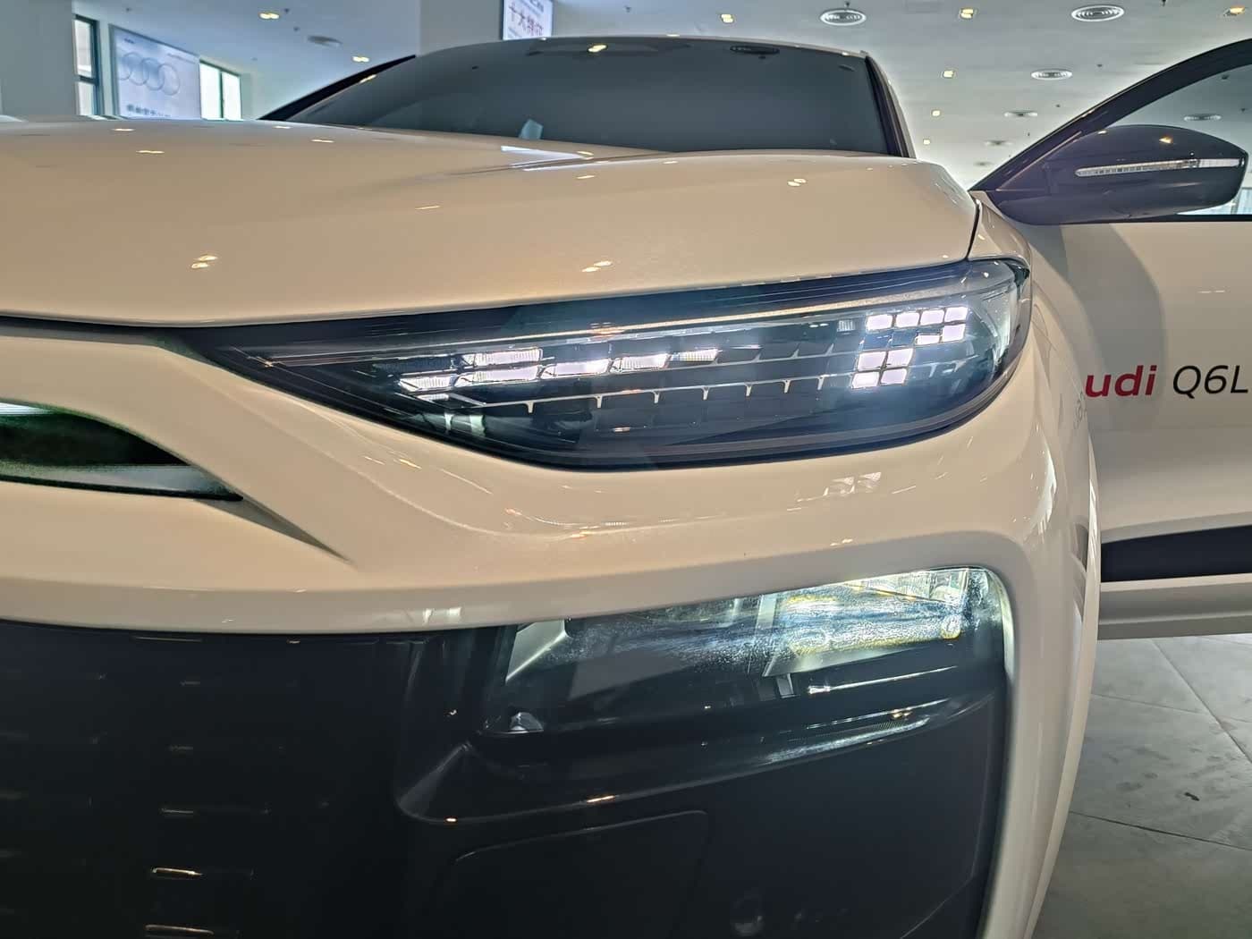 2025 Audi Q6L e-tron White, 9,000 km, China export – photo 11