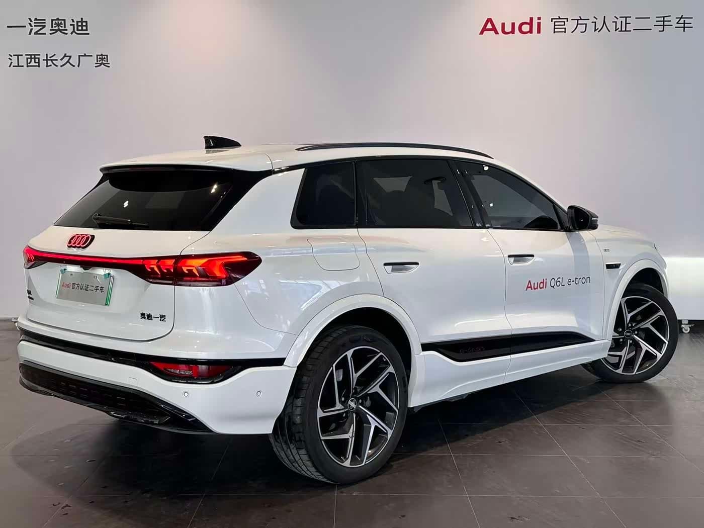 2025 Audi Q6L e-tron White, 9,000 km, China export – photo 4