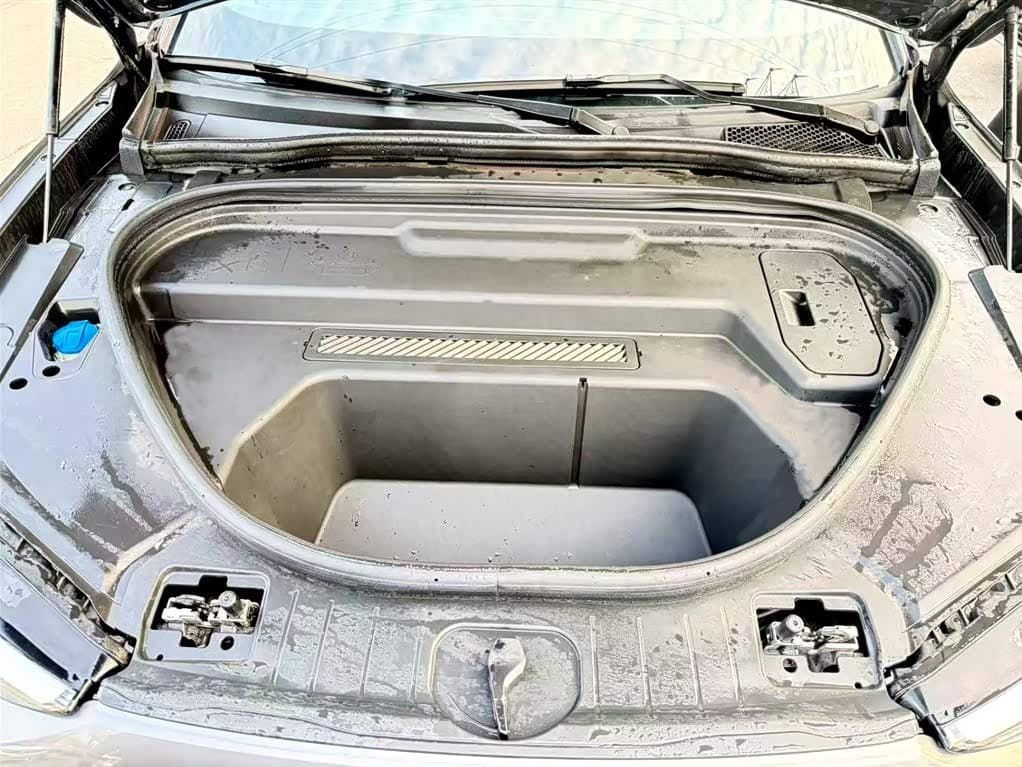 2025 Audi Q6L e-tron 银灰色, 14,000 km, China export – photo 3