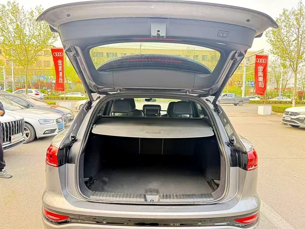 2025 Audi Q6L e-tron 银灰色, 14,000 km, China export – photo 5