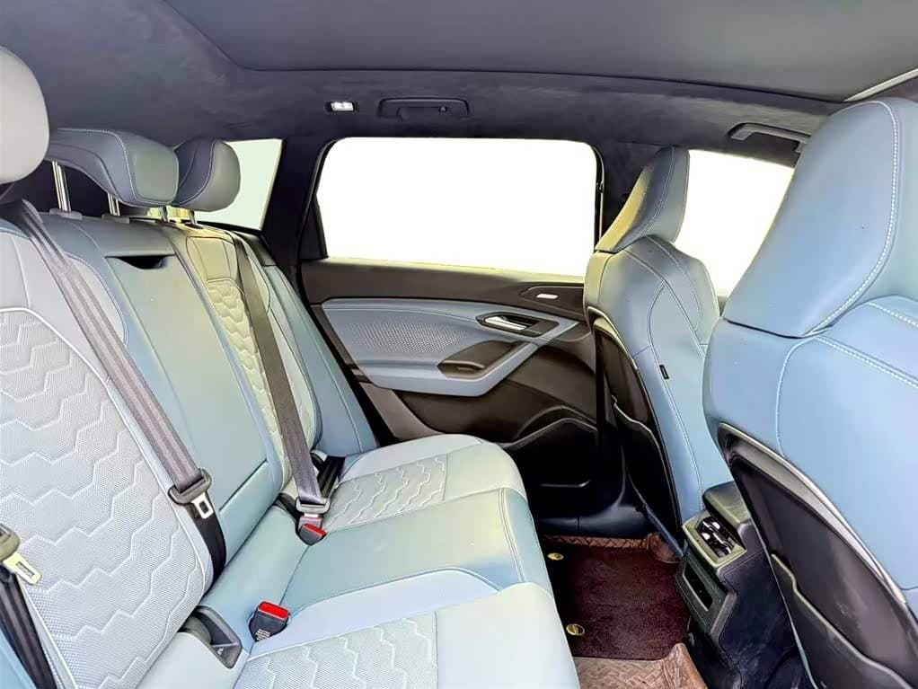 2025 Audi Q6L e-tron 银灰色, 14,000 km, China export – photo 6