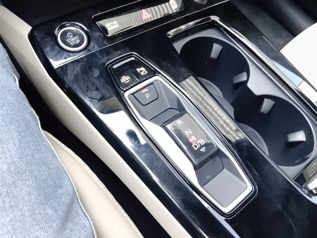 2025 Audi Q6L e-tron Green, 4,700 km, China export – photo 14