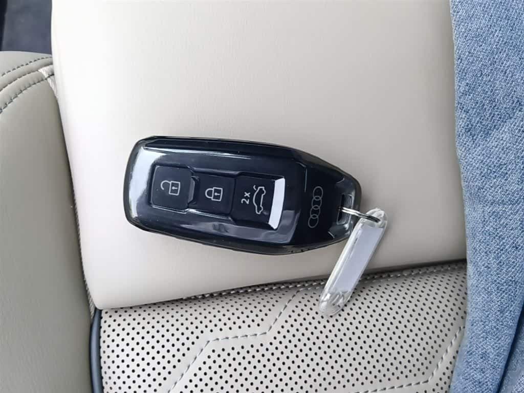 2025 Audi Q6L e-tron Green, 4,700 km, China export – photo 9