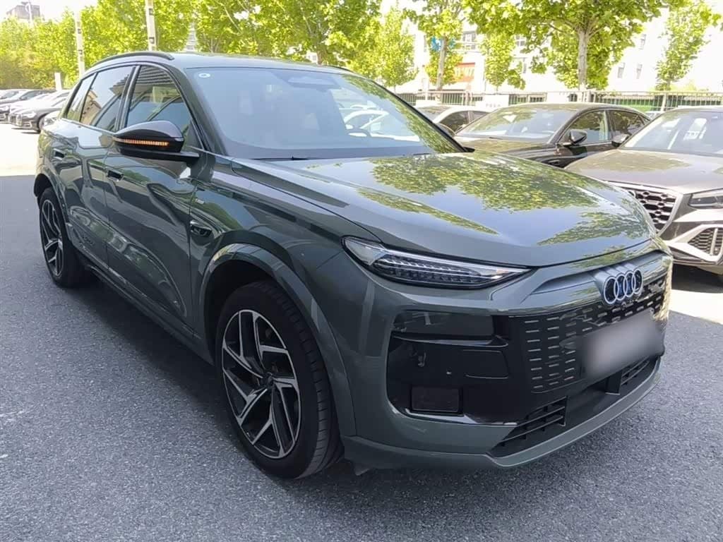 2025 Audi Q6L e-tron Green, 4,700 km, China export – photo 4