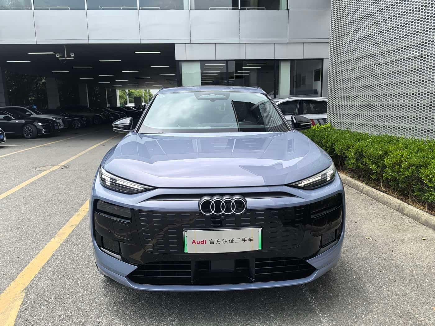 2025 Audi Q6L e-tron Red, 6,000 km, China export – photo 2