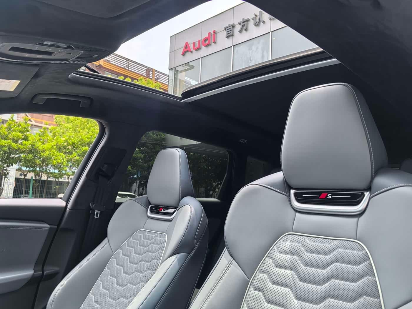 2025 Audi Q6L e-tron Red, 6,000 km, China export – photo 17