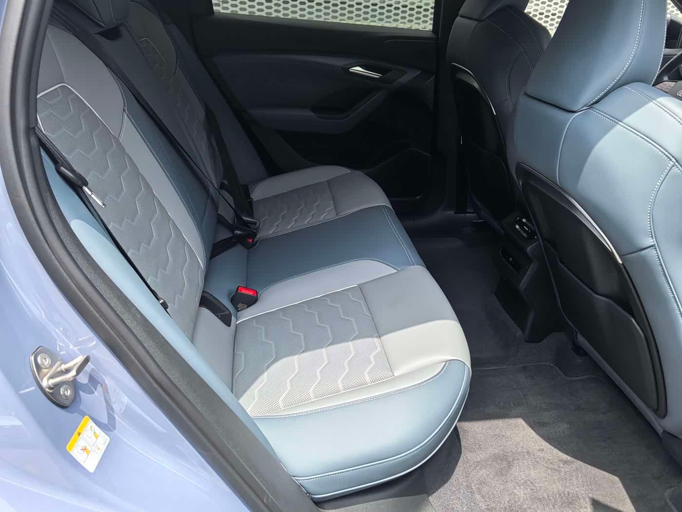 2025 Audi Q6L e-tron Red, 6,000 km, China export – photo 7