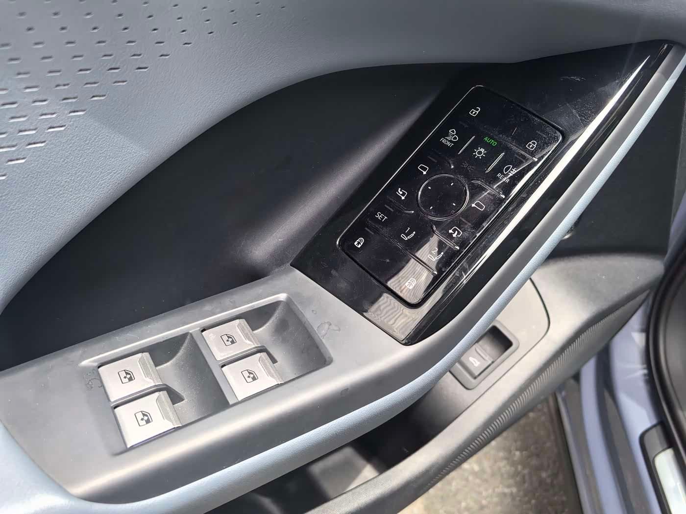 2025 Audi Q6L e-tron Red, 6,000 km, China export – photo 15