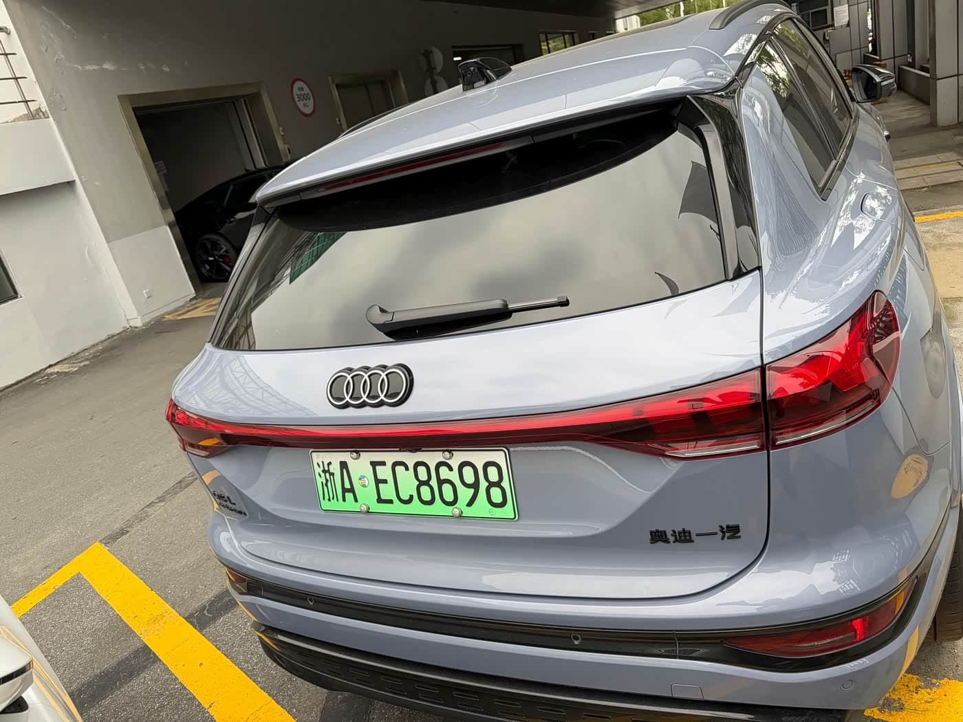 2025 Audi Q6L e-tron 银灰色, 12,000 km, China export – photo 7