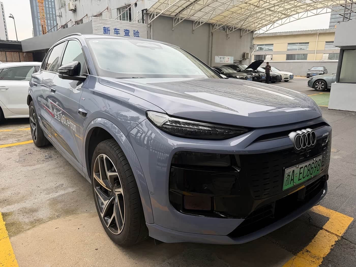 2025 Audi Q6L e-tron 银灰色, 12,000 km, China export – photo 3