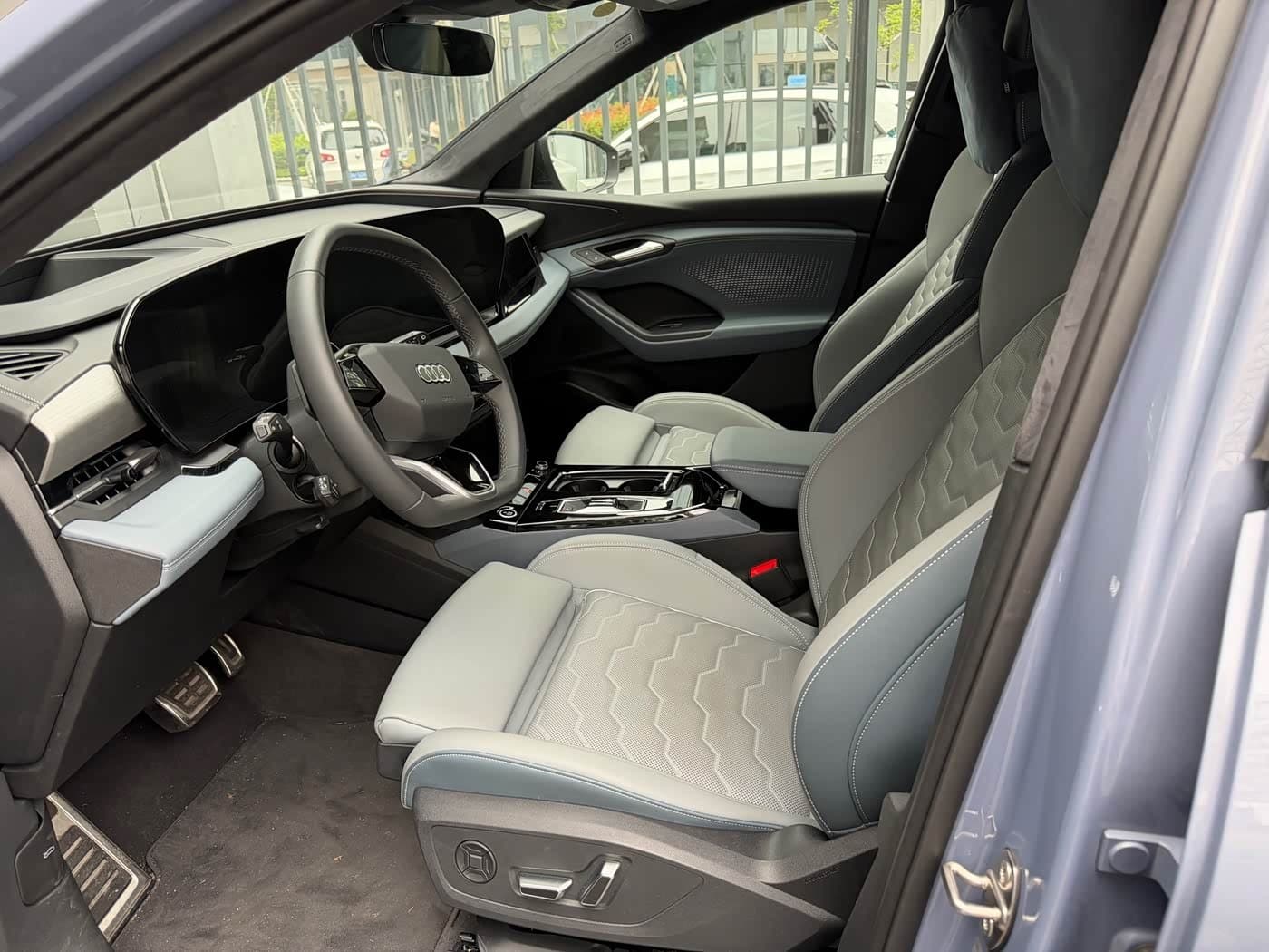 2025 Audi Q6L e-tron 银灰色, 12,000 km, China export – photo 8