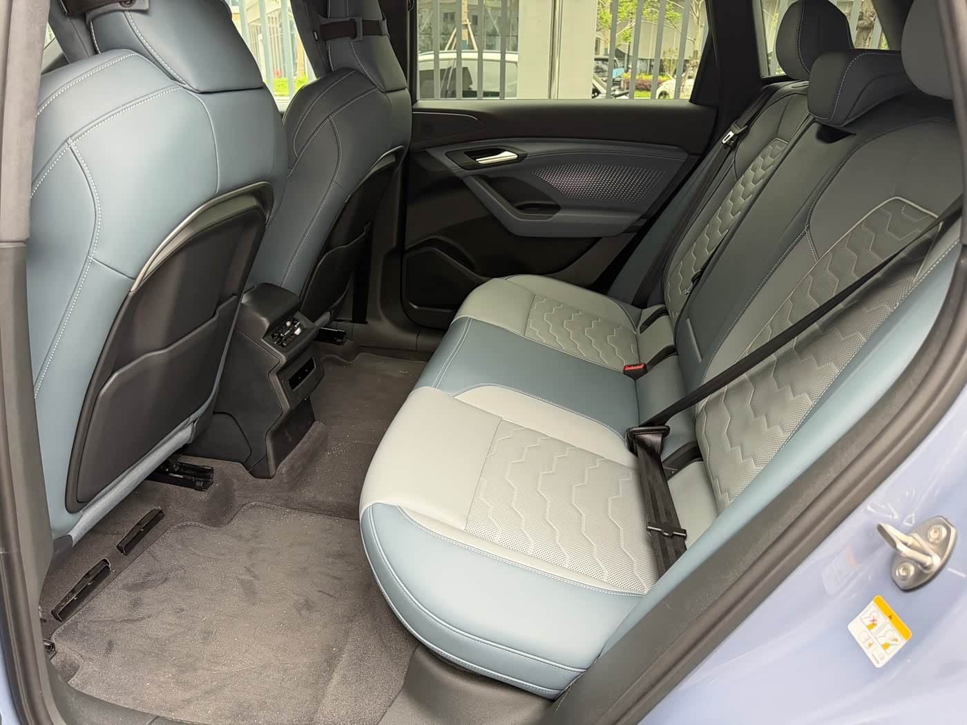 2025 Audi Q6L e-tron 银灰色, 12,000 km, China export – photo 9