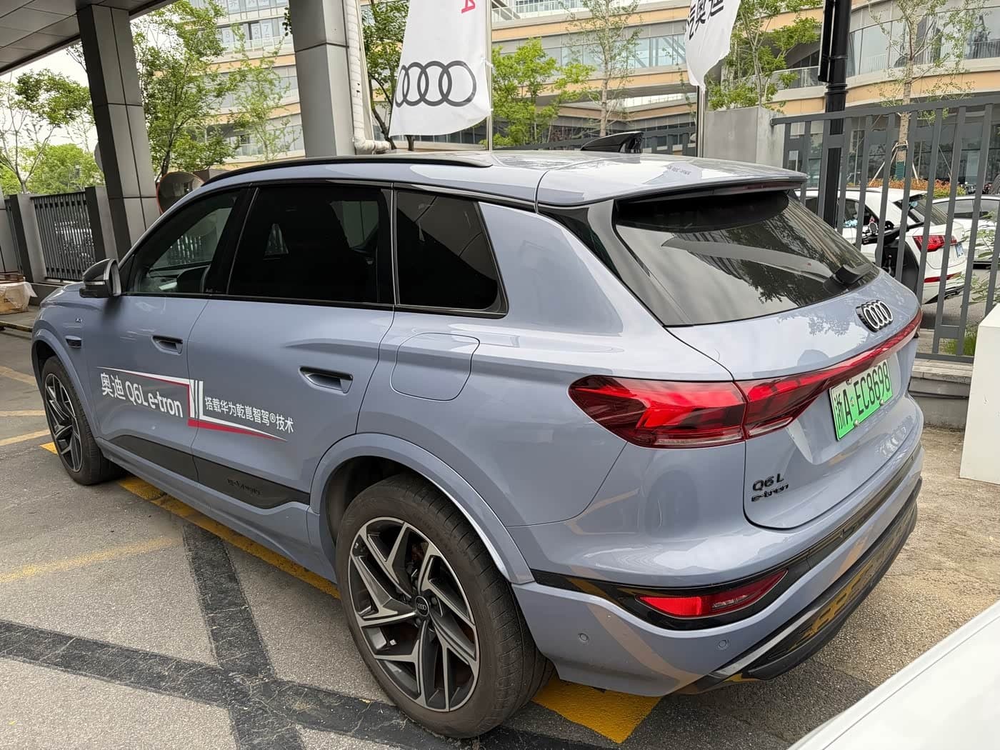 2025 Audi Q6L e-tron 银灰色, 12,000 km, China export – photo 5