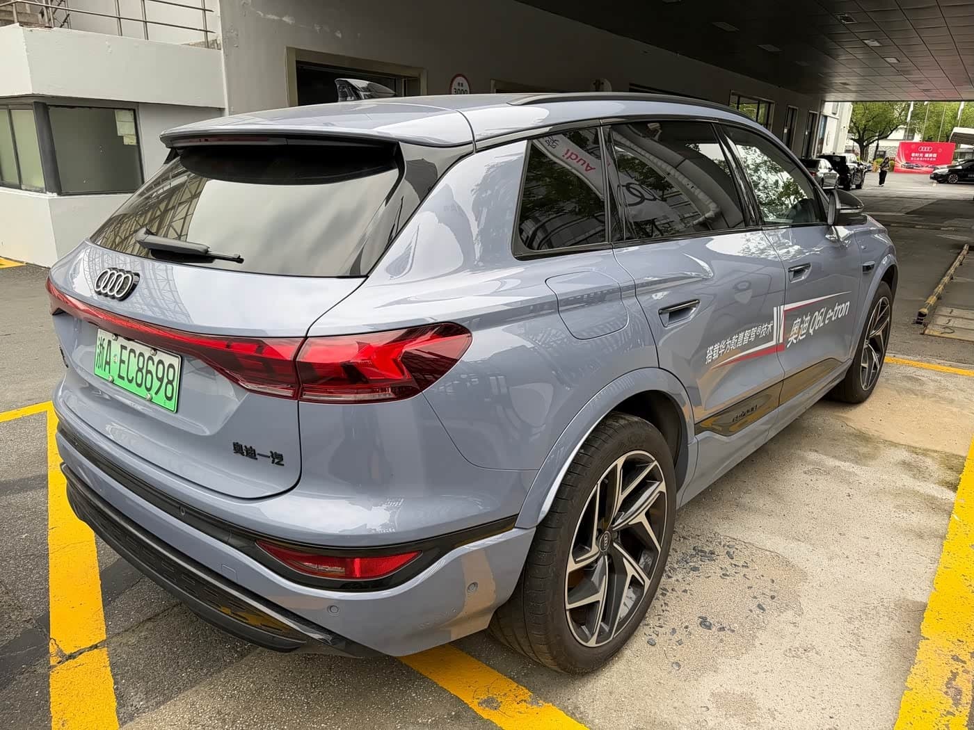 2025 Audi Q6L e-tron 银灰色, 12,000 km, China export – photo 6