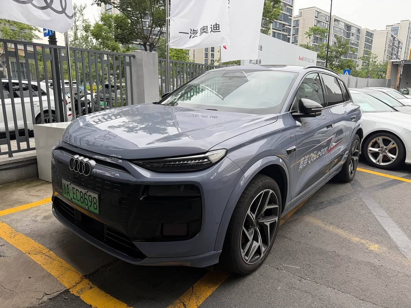 2025 Audi Q6L e-tron 银灰色, 12,000 km, China export – photo 1