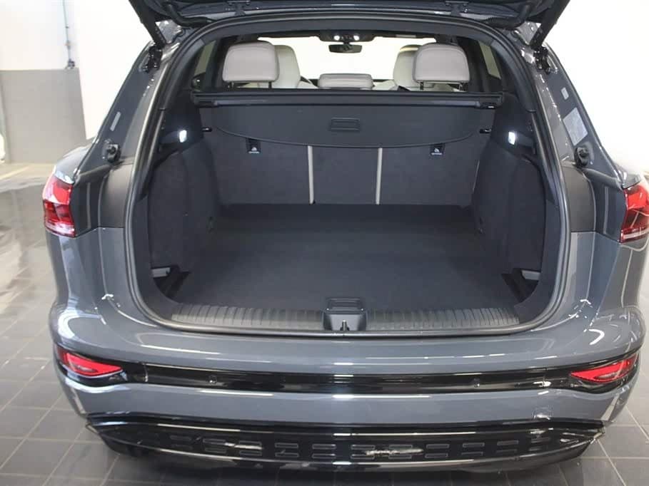 2025 Audi Q6L e-tron 银灰色, 6,400 km, China export – photo 7