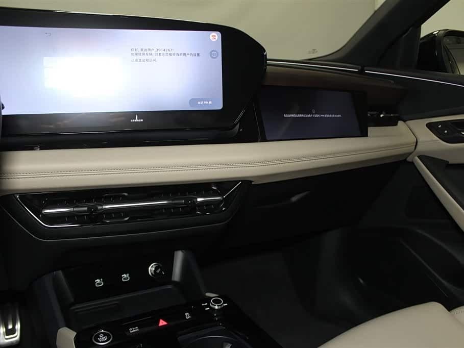 2025 Audi Q6L e-tron 银灰色, 6,400 km, China export – photo 12