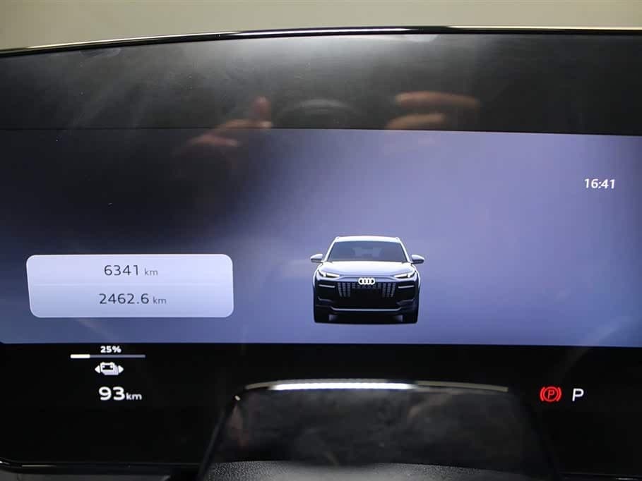 2025 Audi Q6L e-tron 银灰色, 6,400 km, China export – photo 10