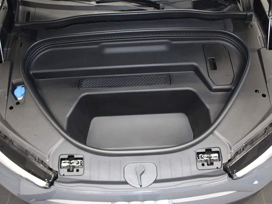 2025 Audi Q6L e-tron 银灰色, 6,400 km, China export – photo 15