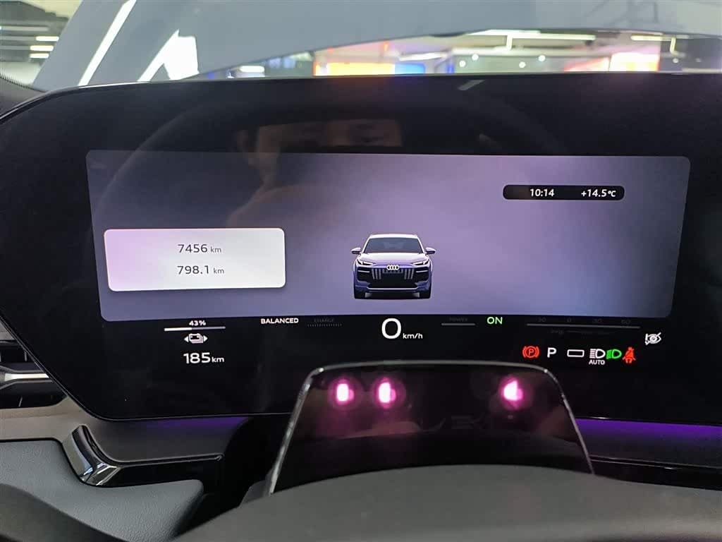 2025 Audi Q6L e-tron Red, 7,500 km, China export – photo 12