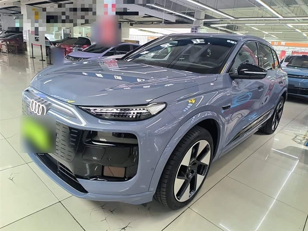 2025 Audi Q6L e-tron Red, 7,500 km, China export – photo 2