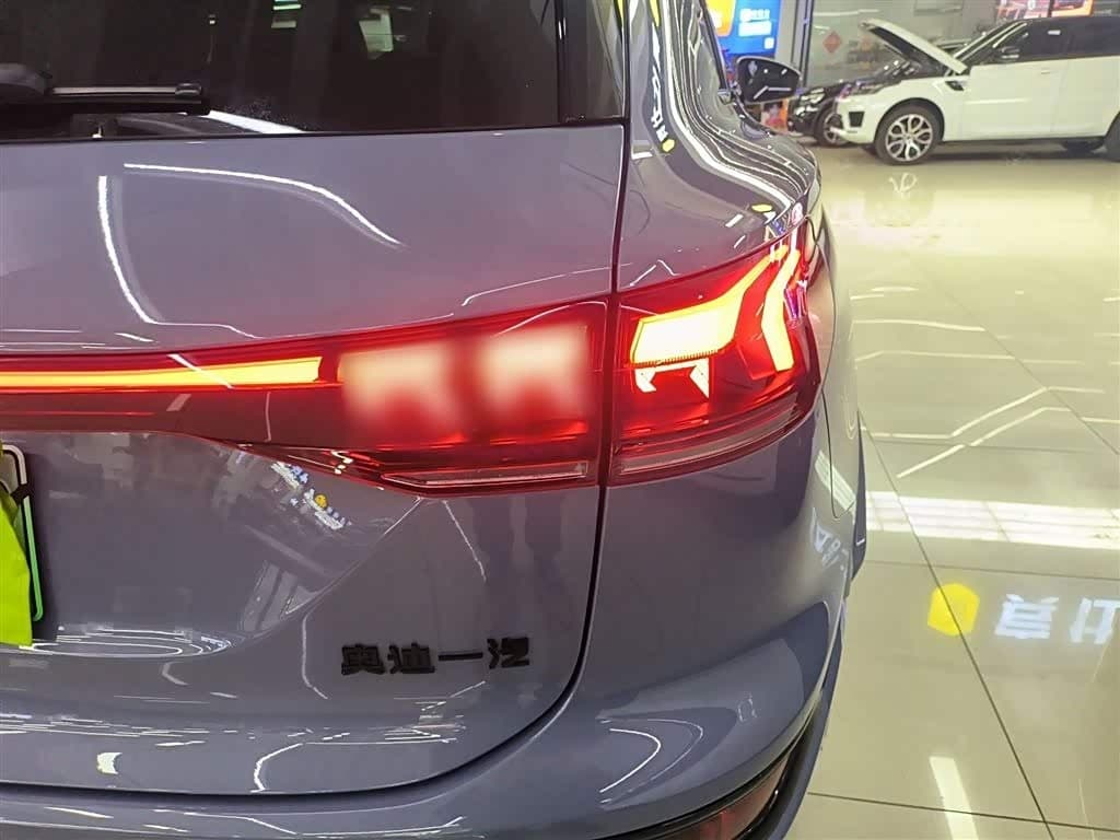 2025 Audi Q6L e-tron Red, 7,500 km, China export – photo 8