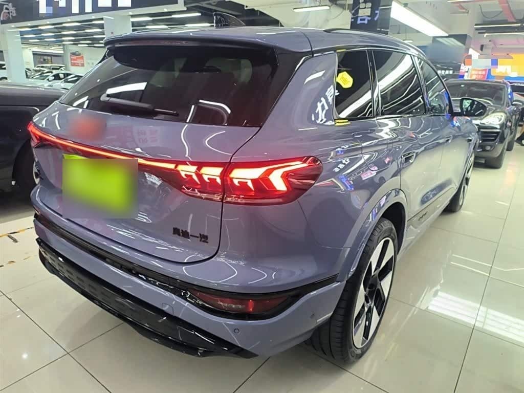 2025 Audi Q6L e-tron Red, 7,500 km, China export – photo 7
