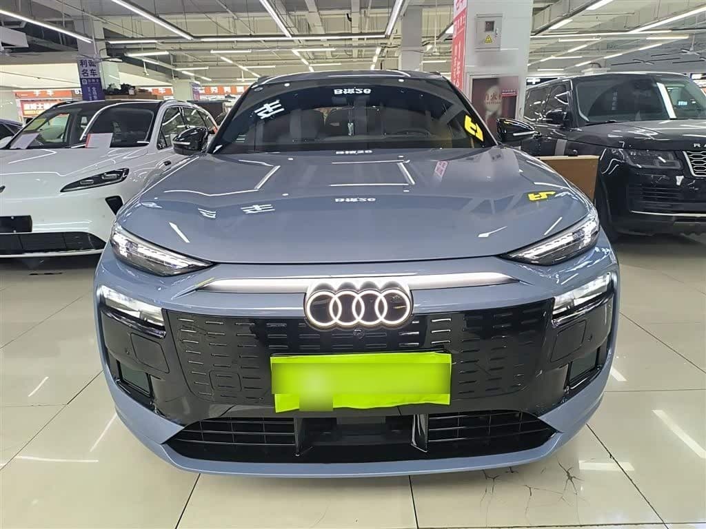 2025 Audi Q6L e-tron Red, 7,500 km, China export – photo 3