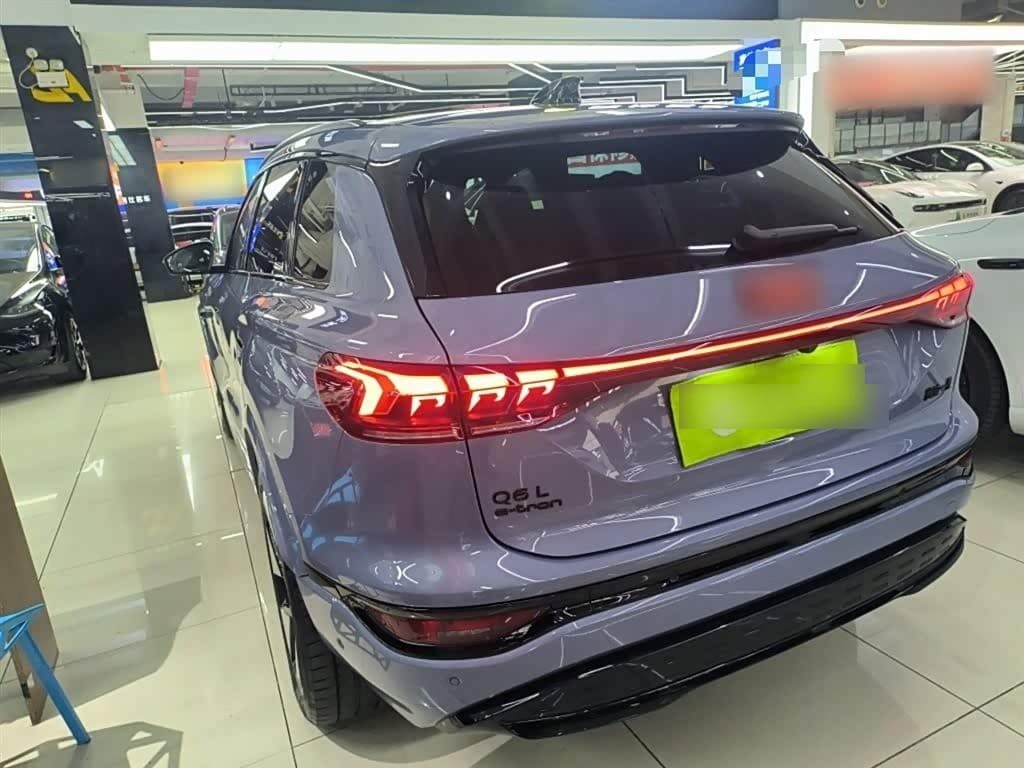 2025 Audi Q6L e-tron Red, 7,500 km, China export – photo 5
