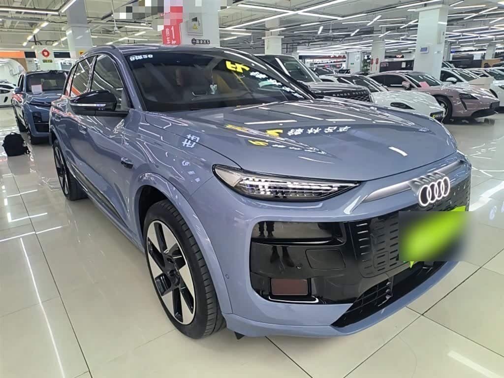 2025 Audi Q6L e-tron Red, 7,500 km, China export – photo 4